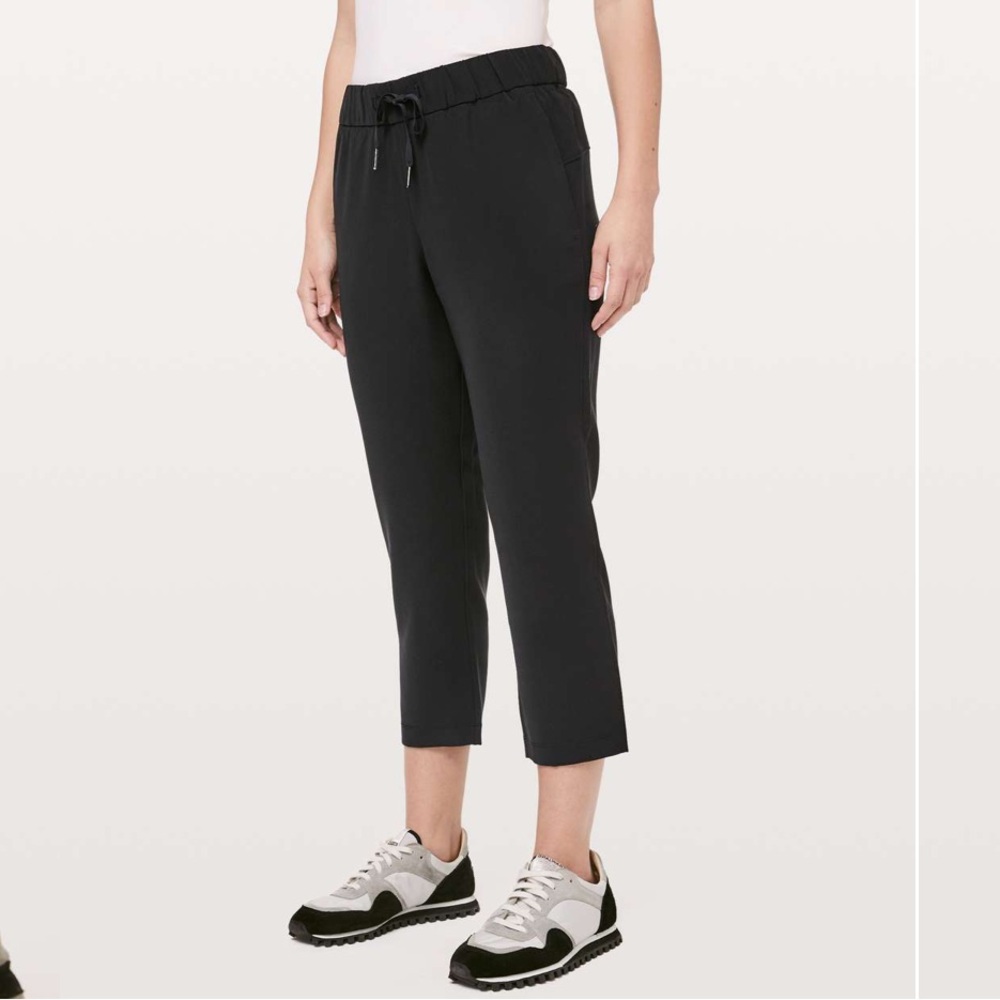 Lululemon On The Fly Crop *Woven 23" sz 6 #MJ1